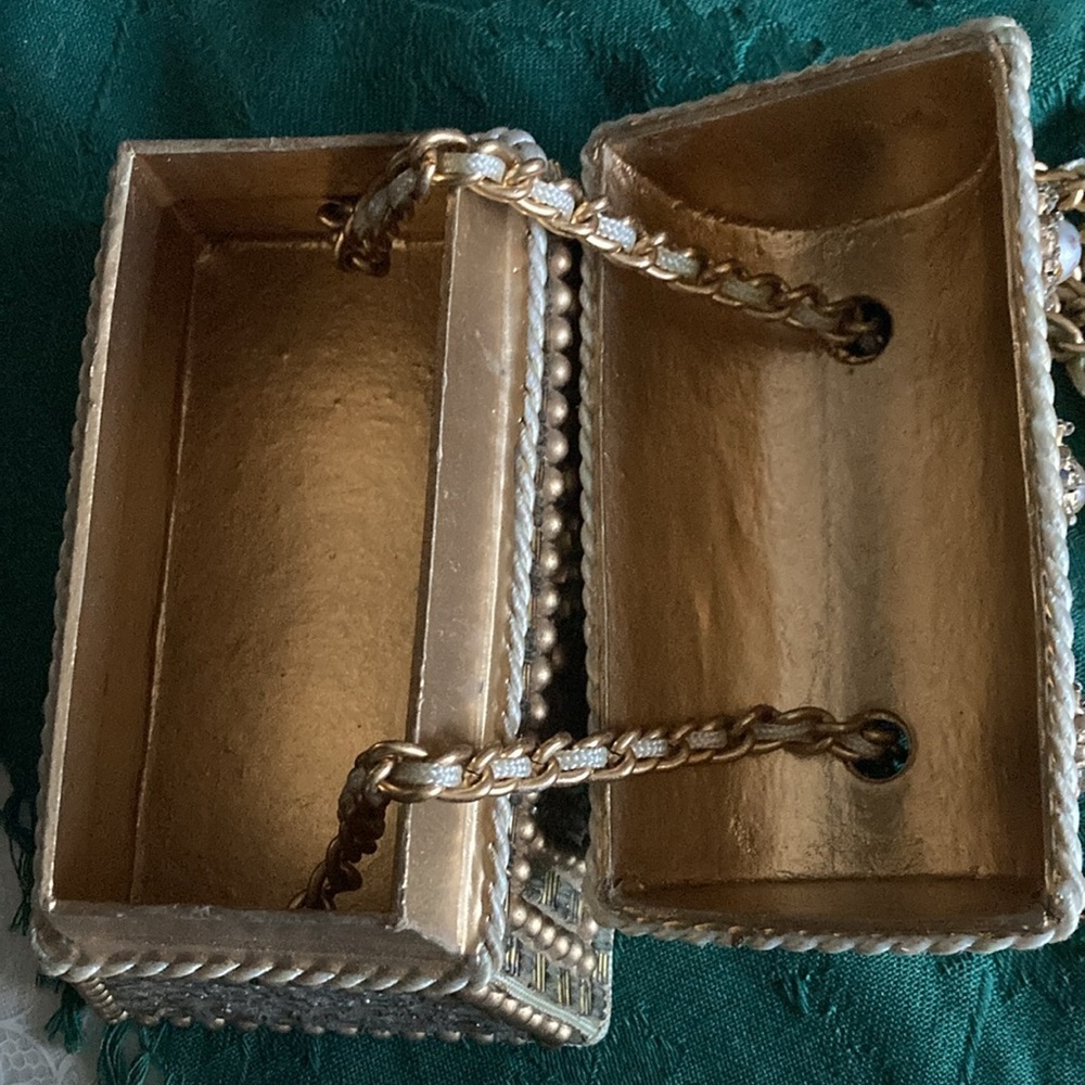 RARE vtg. MARY FRANCES treasurer chest purse w/gold lining, lift top.  $175 - Picture 5 of 9